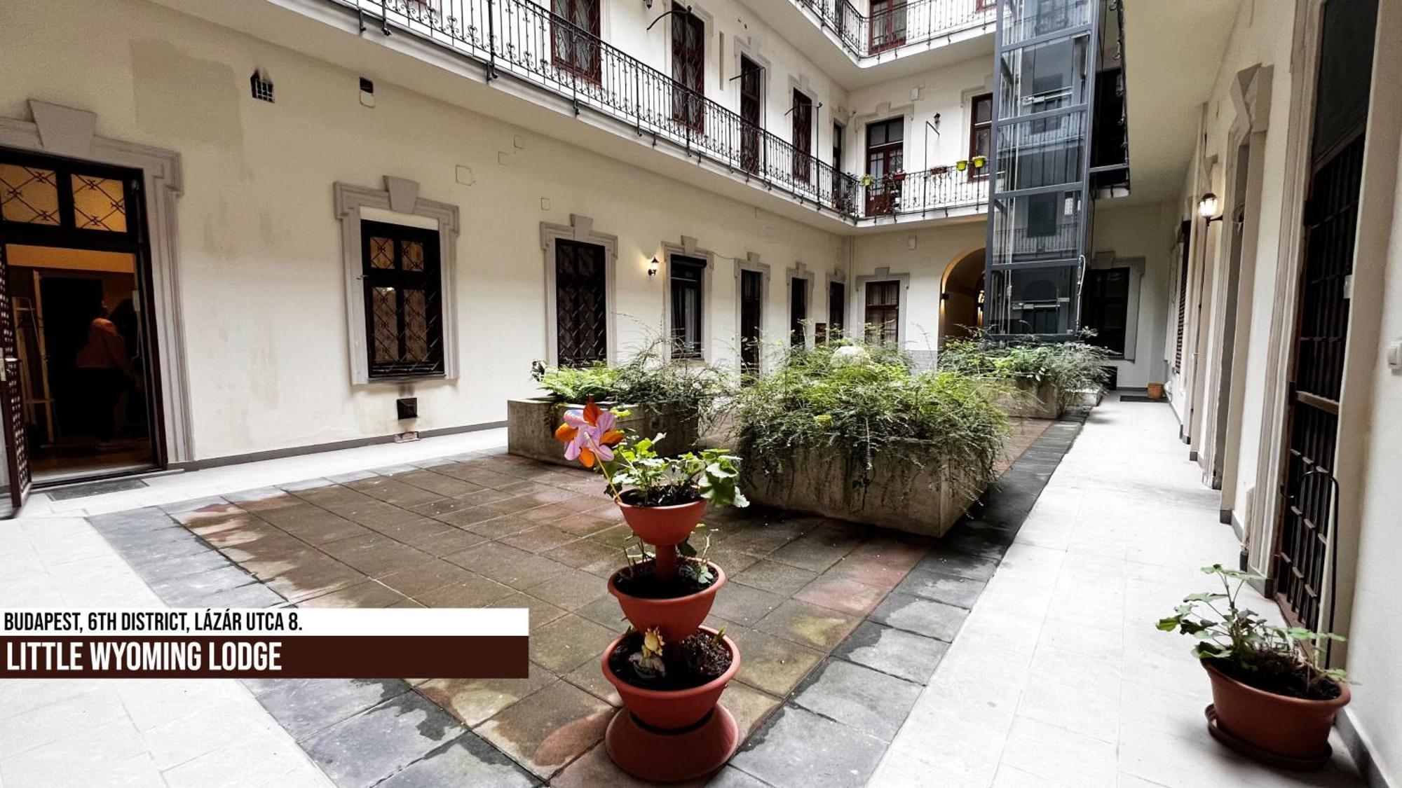 Little Americas Wyoming Lodge Apartment Budapest Exteriör bild